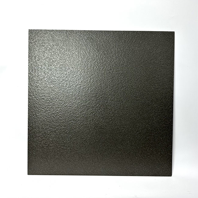 600*600mm 매트는 화장실 또는 거실을 위한 풀 바디 자기 꾸밈 없는 타일을 완성했습니다