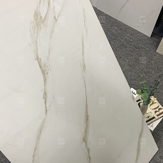 600x1200mm 높은 반짝이는 카라라 하얀 닦은 유리 타일 바닥 대리석 포르셀라인 타일