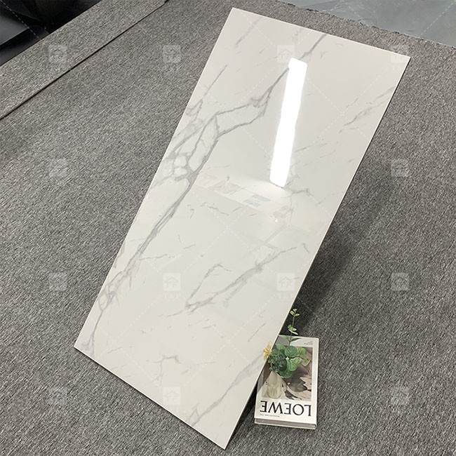 600x1200mm 높은 반짝이는 카라라 하얀 닦은 유리 타일 바닥 대리석 포르셀라인 타일